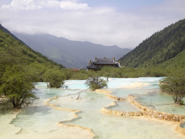 摄图网_321987851_中国四川黄龙景 四川叶子公园生态假期环境天空风景旅游遗产反射（企业商用）